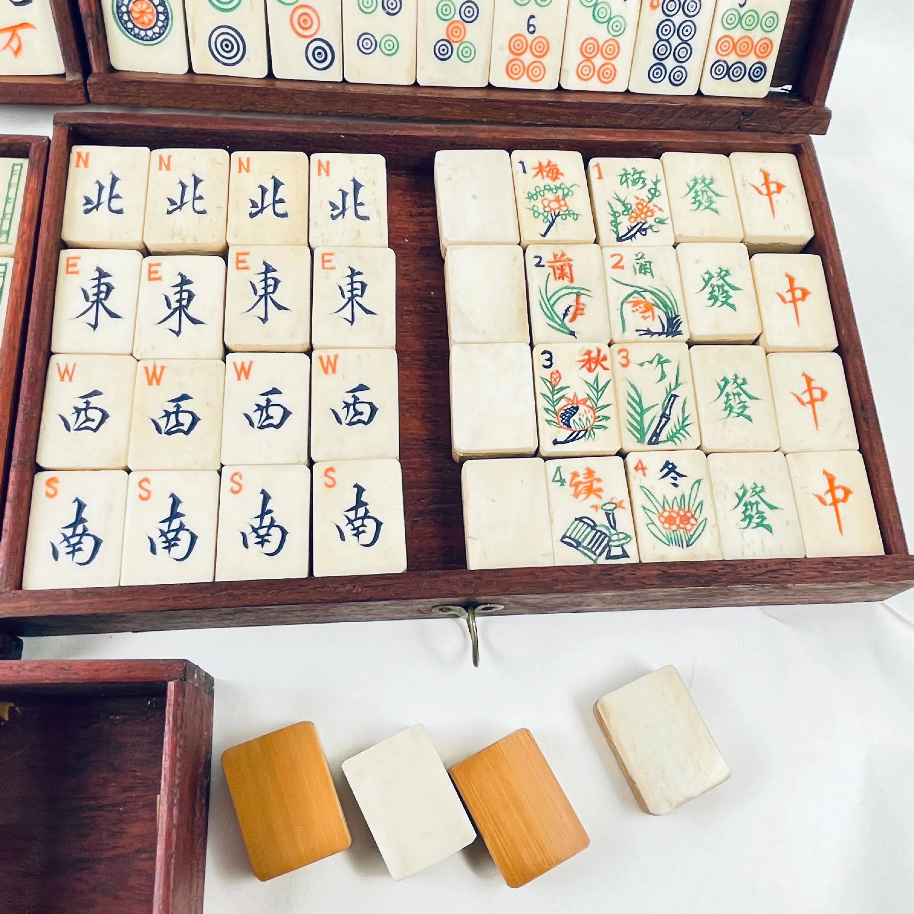 Antique Complete Chinese Mahjong Set With Arabic Numerals 3x2x1cm Tiles Special Tiles are Flowers Box Includes Betting Sticks Dice w/ Box as well as Direction Disks