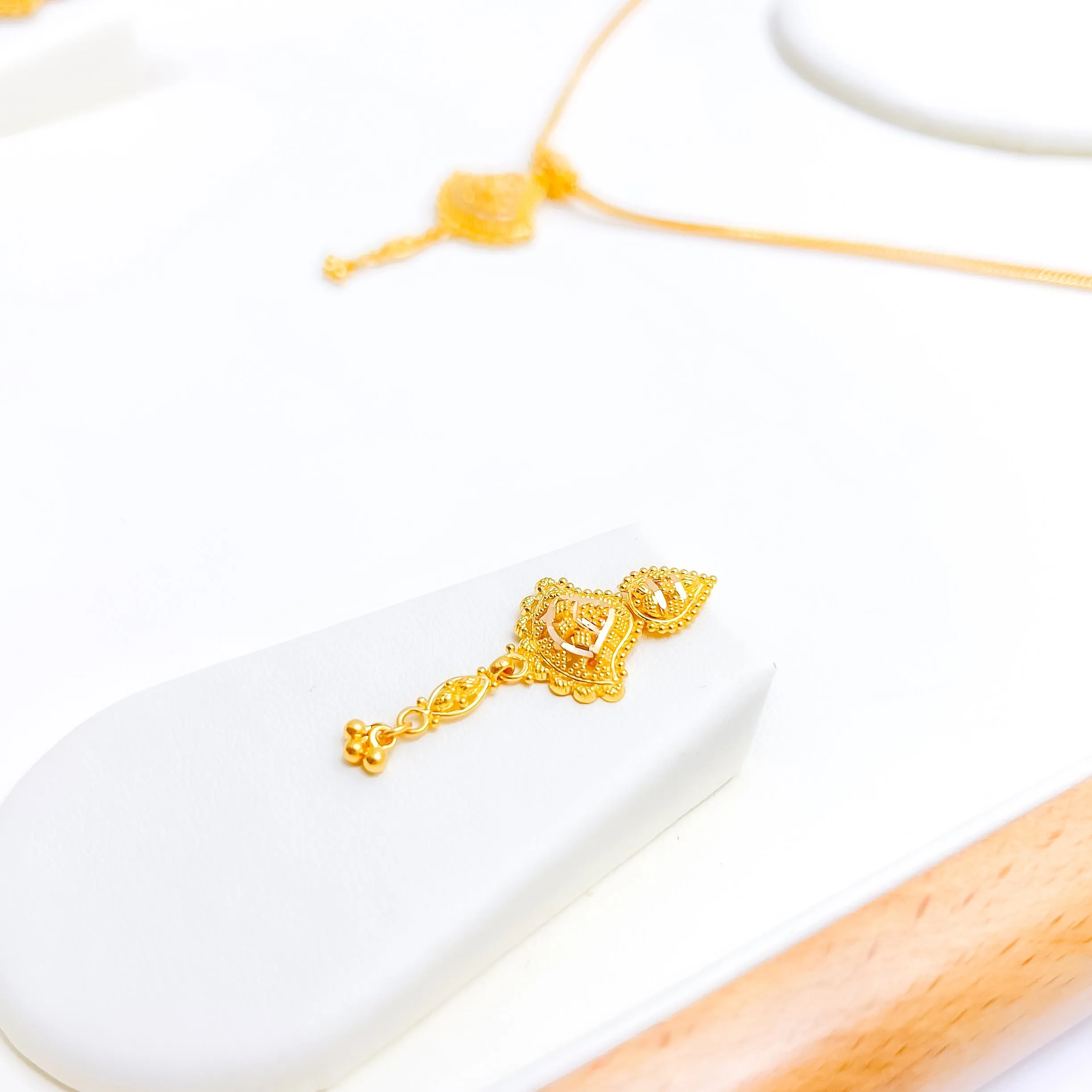 Attractive Lightweight Necklace Set