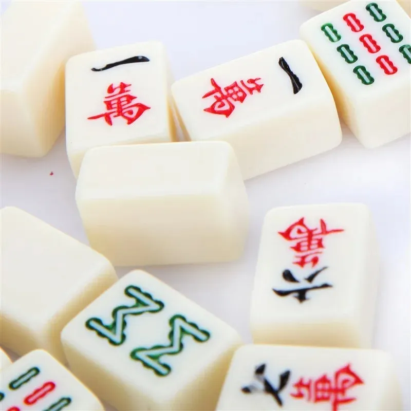Yeknu 1pc Portable Compact Mahjong Set Lightweight Mahjong Set With Brown Case - Perfect for Travel and Board Games
